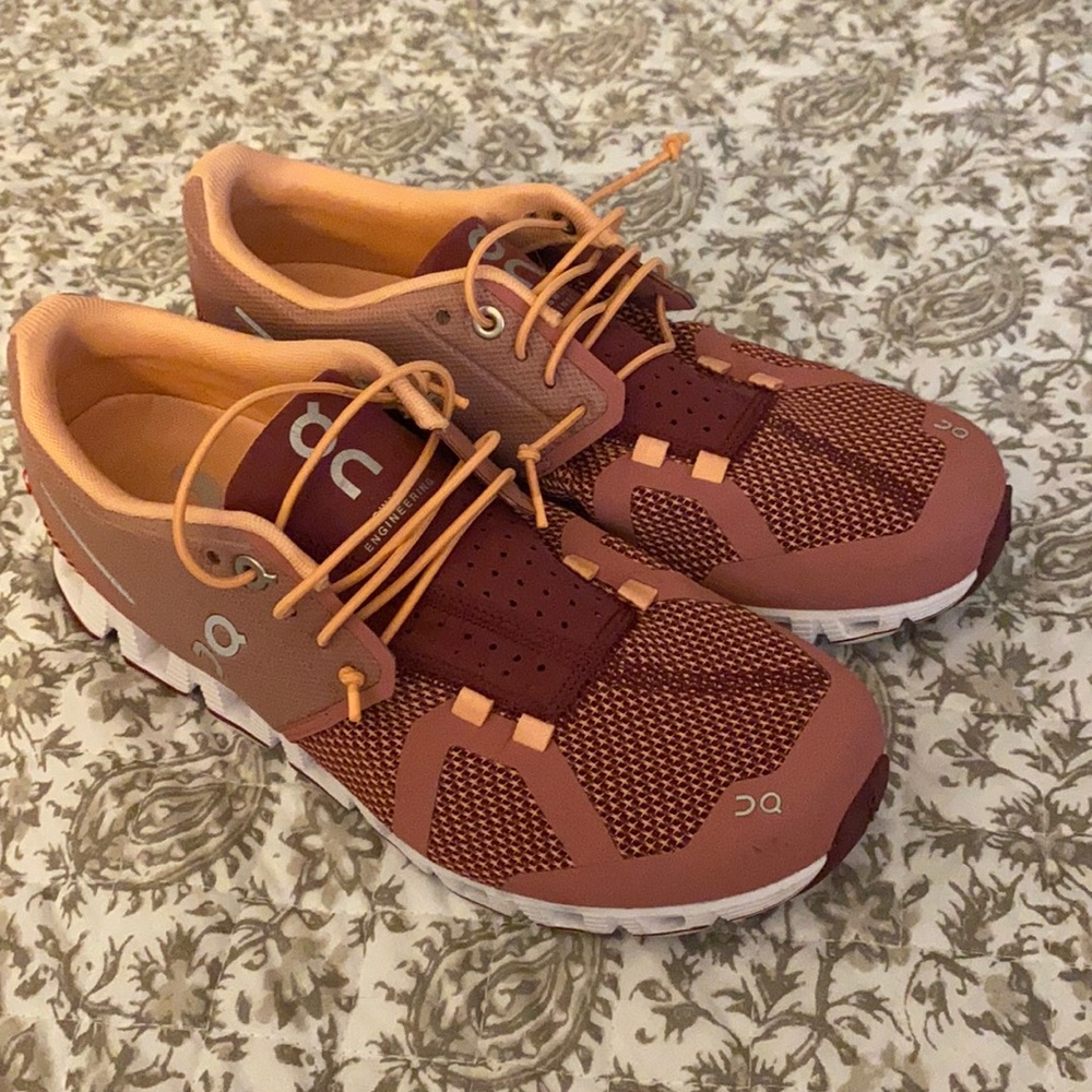 On running cloud shoes